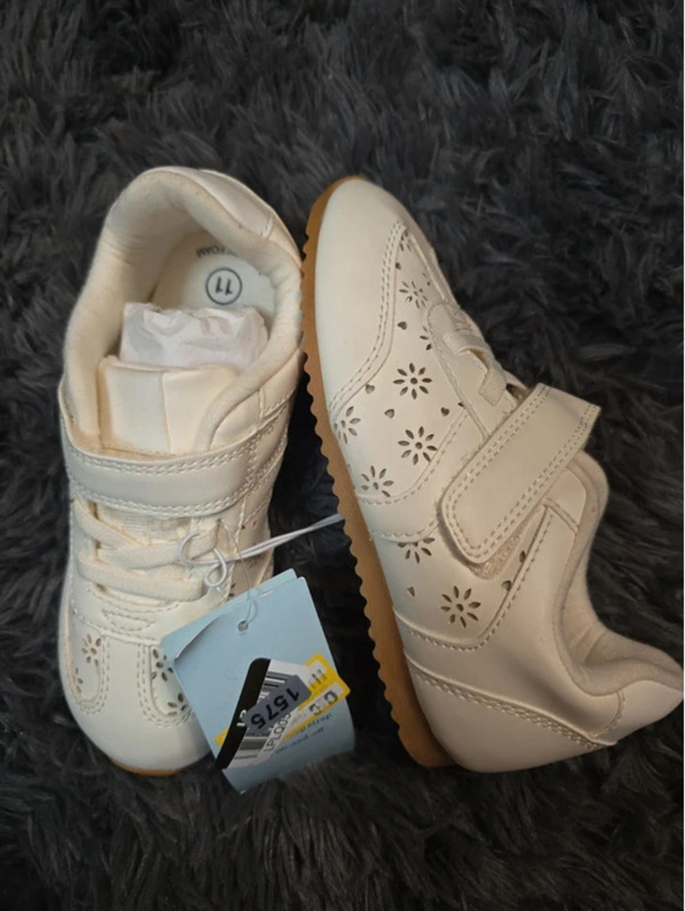 Size 11 brand new tennis shoes from target item. 1575 box 26